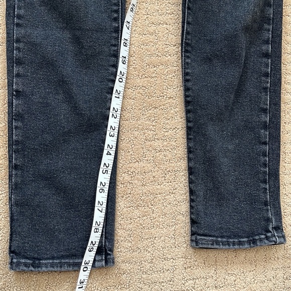721 High Rise Skinny Levis. Distressed size 29 - Picture 6 of 8